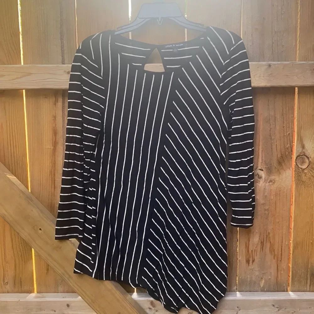 Cable and Guage keyhole top sz. S